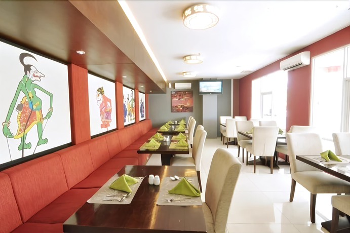 Imagen del bar/restaurante del Hotel Pose In Solo. Foto 8