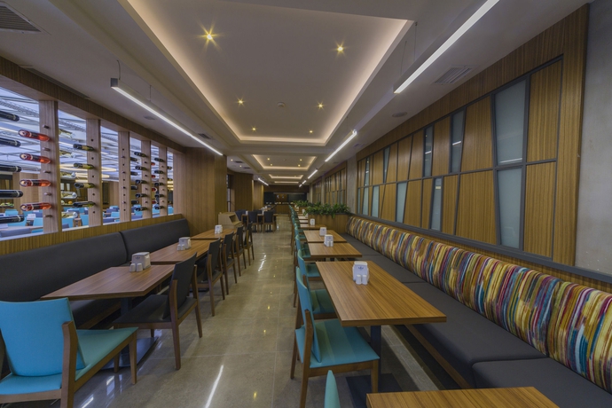 Imagen del bar/restaurante del Hotel Poseidon - Adults Only. Foto 2