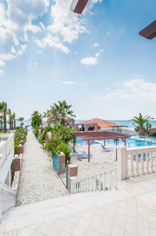 Imagen de los exteriores del Hotel Poseidon Beach, Kastrosikiá. Foto 3