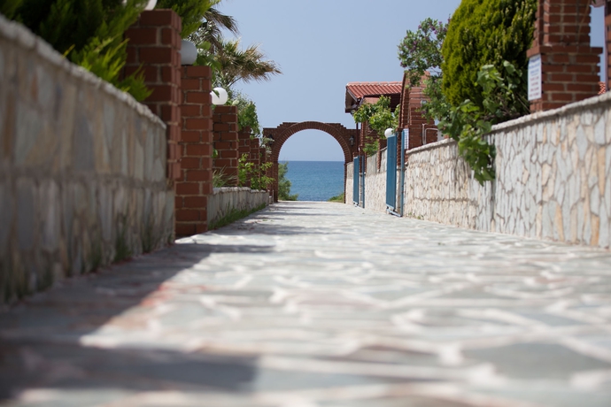 Imagen de los exteriores del Hotel Poseidon Beach, Kastrosikiá. Foto 4