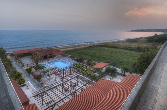 Imagen de los exteriores del Hotel Poseidon Beach, Kastrosikiá. Foto 5