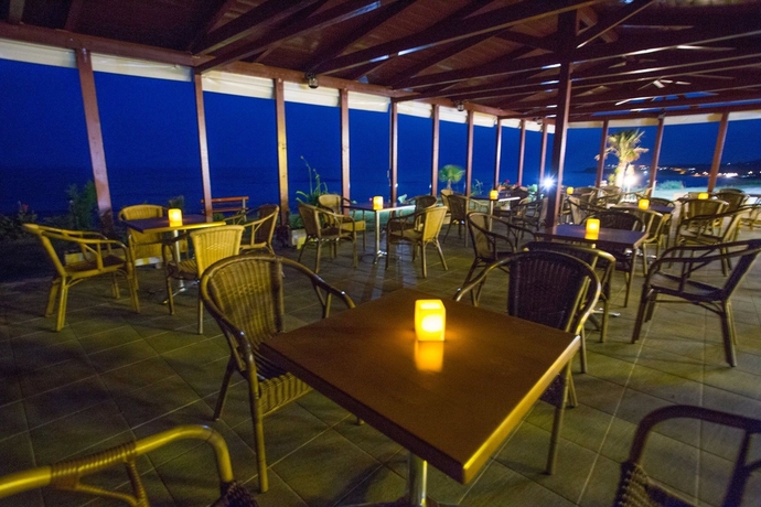 Imagen del bar/restaurante del Hotel Poseidon Beach, Kastrosikiá. Foto 2