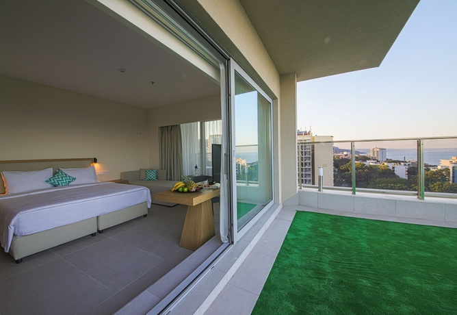 Imagen de la habitación del Hotel Poseidon Beach Resort. Foto 3