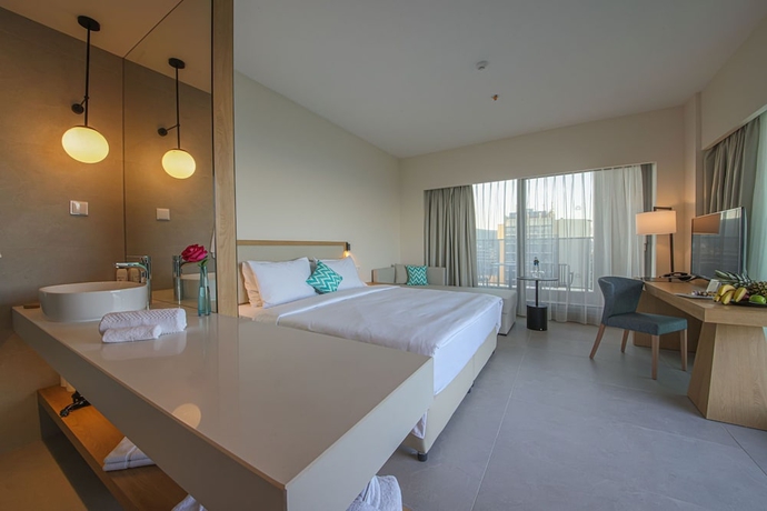 Imagen de la habitación del Hotel Poseidon Beach Resort. Foto 5