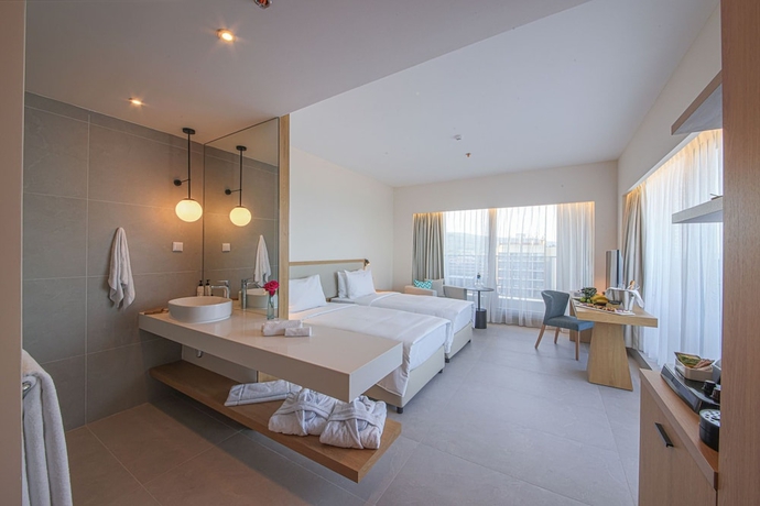 Imagen de la habitación del Hotel Poseidon Beach Resort. Foto 6