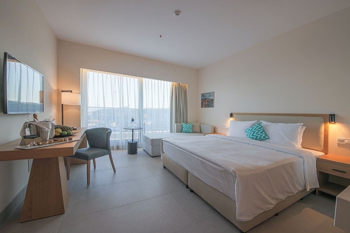 Imagen de la habitación del Hotel Poseidon Beach Resort. Foto 7