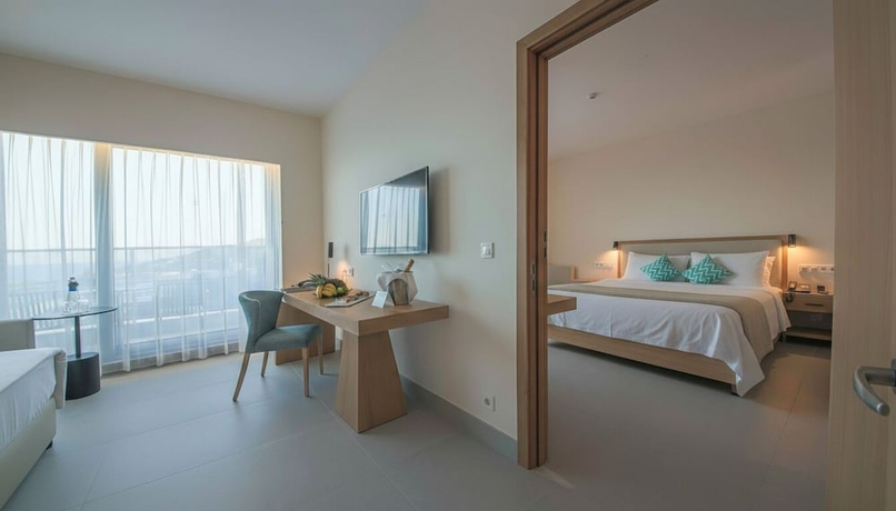 Imagen de la habitación del Hotel Poseidon Beach Resort. Foto 9