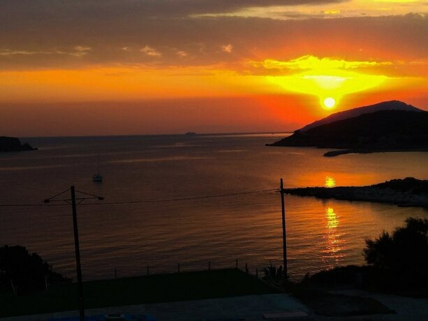 Imagen de la habitación del Hotel Poseidon Beach Villas. Foto 13