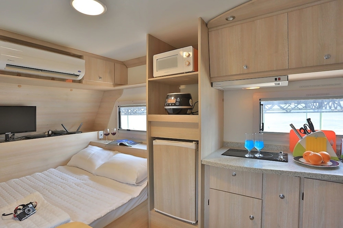 Imagen de la habitación del Hotel Poseidon Caravan - Campsite. Foto 14