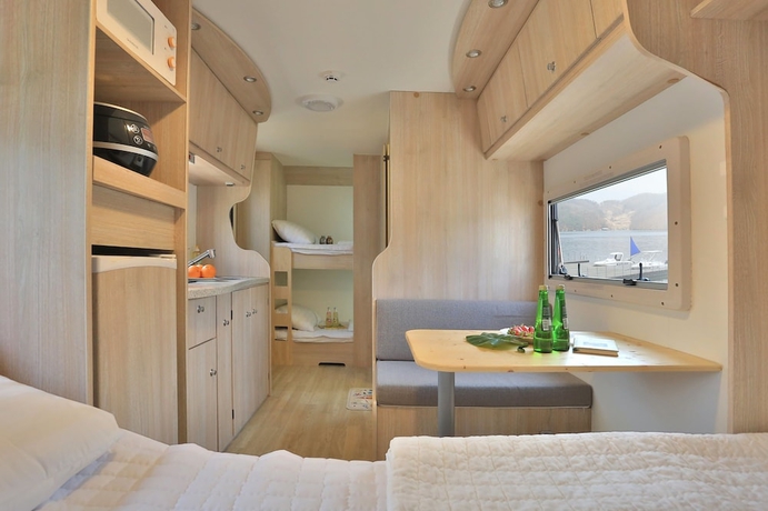 Imagen de la habitación del Hotel Poseidon Caravan - Campsite. Foto 15