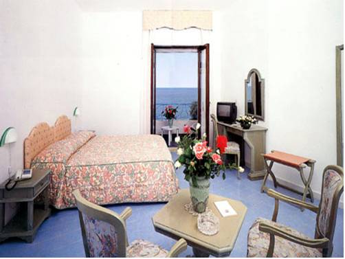 Imagen de la habitación del Hotel Poseidon, Diamante. Foto 3