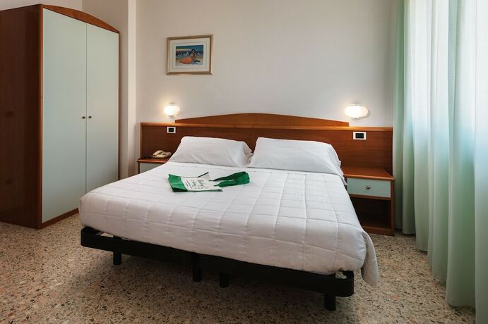 Imagen de la habitación del Hotel Poseidon E Nettuno. Foto 12