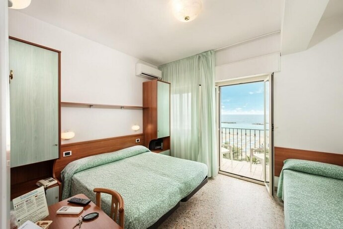 Imagen de la habitación del Hotel Poseidon E Nettuno. Foto 16