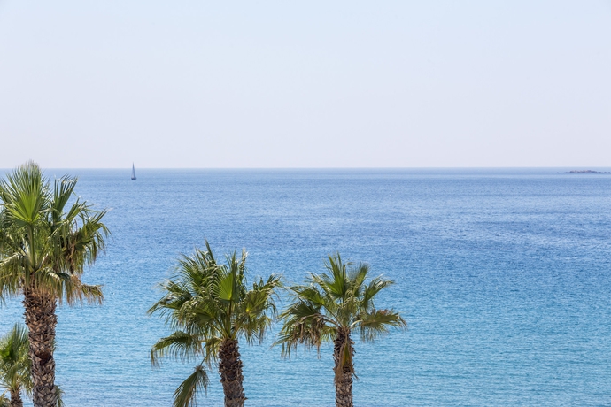 Imagen de los exteriores del Hotel Poseidon Of Paros. Foto 6