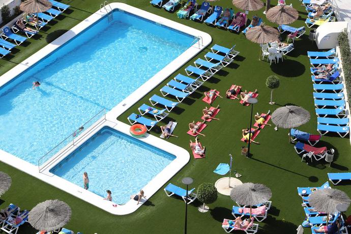 Imagen de la piscina del Hotel Poseidon Playa. Foto 18