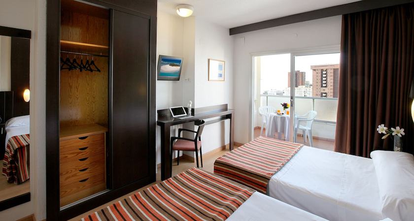 Imagen de la habitación del Hotel Poseidon Resort, Benidorm - Playa Levante. Foto 3
