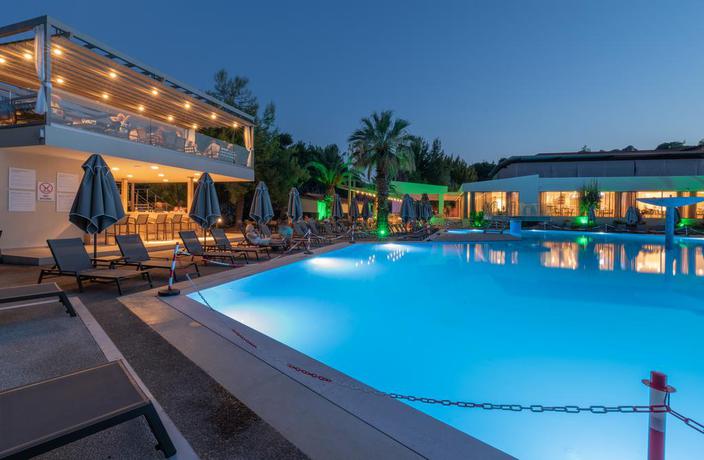 Imagen de la piscina del Hotel Poseidon Resort, Sitonia. Foto 14