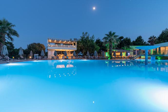 Imagen de la piscina del Hotel Poseidon Resort, Sitonia. Foto 15