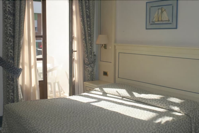 Imagen de la habitación del Hotel Poseidon, Terracina. Foto 6