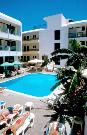 Imagen de la piscina del Hotel Poseidon and Apartments. Foto 14