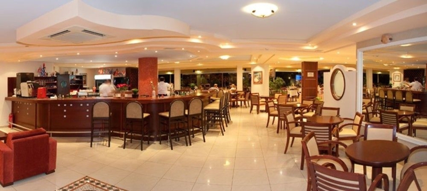 Imagen del bar/restaurante del Hotel Poseidonia Apartments. Foto 2
