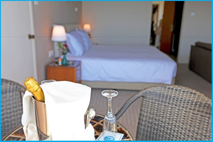 Imagen de la habitación del Hotel Poseidonia Beach. Foto 12