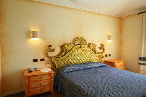 Imagen de la habitación del Hotel Poseidonia. Foto 16