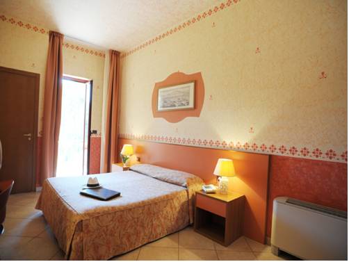 Imagen de la habitación del Hotel Poseidonia Mare. Foto 5