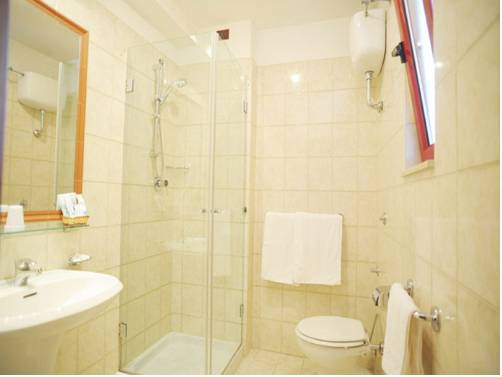 Imagen de la habitación del Hotel Poseidonia Mare. Foto 9