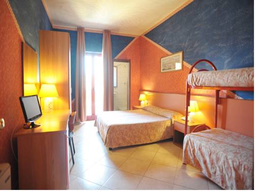 Imagen de la habitación del Hotel Poseidonia Mare. Foto 10