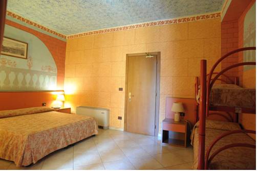 Imagen de la habitación del Hotel Poseidonia Mare. Foto 11