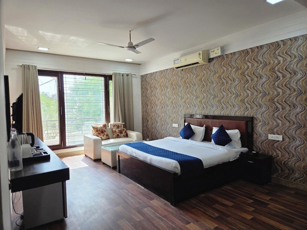 Imagen de la habitación del Hotel Posh Classic, sector 45, millenium city centre, gurugram. Foto 3