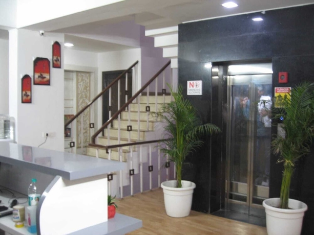 Imagen de los interiores del Hotel Posh Classic, sector 45, millenium city centre, gurugram. Foto 12