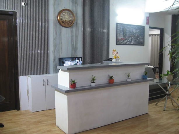 Imagen de los interiores del Hotel Posh Classic, sector 45, millenium city centre, gurugram. Foto 16