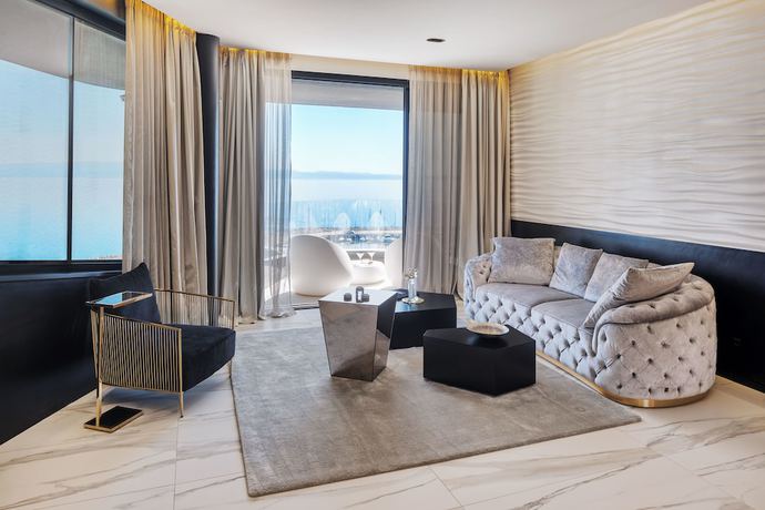 Imagen de la habitación del Hotel Posh Residence Luxury Suites. Foto 15