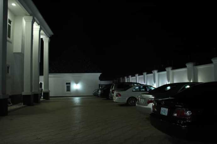 Imagen de la habitación del Hotel PoshLux Executive. Foto 6