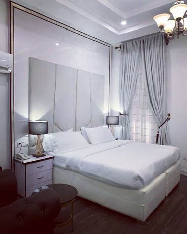 Imagen de la habitación del Hotel PoshLux Executive. Foto 7