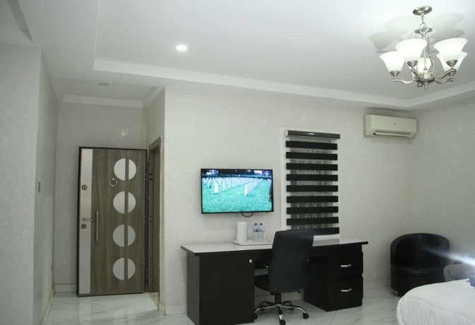 Imagen de la habitación del Hotel PoshLux Executive. Foto 12