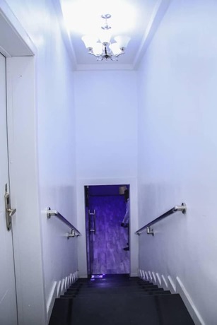 Imagen de la habitación del Hotel PoshLux Executive. Foto 13