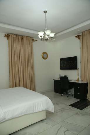 Imagen de la habitación del Hotel PoshLux Executive. Foto 14