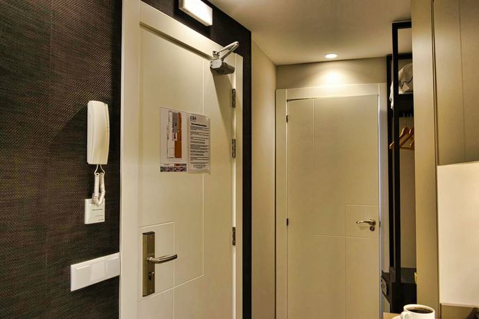 Imagen de la habitación del Hotel Posidonia Aparthotel. Foto 5