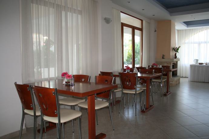 Imagen del bar/restaurante del Hotel Posidonia Pension. Foto 2