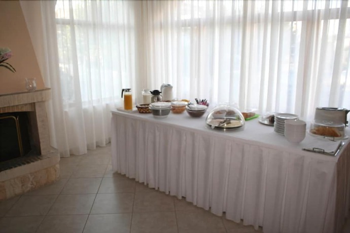 Imagen del bar/restaurante del Hotel Posidonia Pension. Foto 4