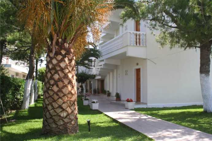 Imagen de los exteriores del Hotel Posidonia Pension. Foto 19