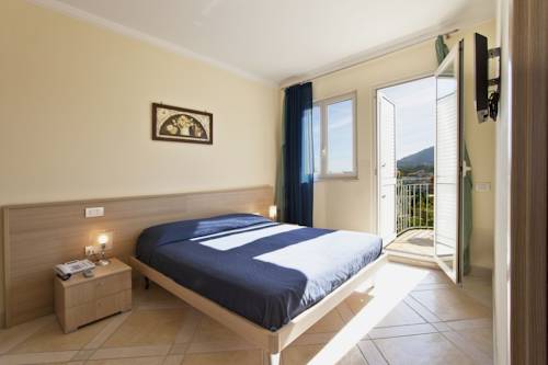 Imagen de la habitación del Hotel Posidonia Residence. Foto 4