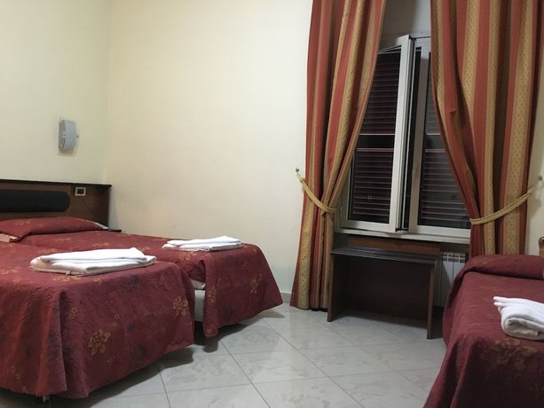 Imagen de la habitación del Hotel Positano. Foto 16