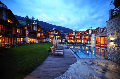 Imagen de la habitación del Hotel Post Alpina - Family Mountain Chalets, Dolomiti di Sesto - Alta Pusteria. Foto 2