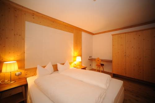 Imagen de la habitación del Hotel Post Alpina - Family Mountain Chalets, Dolomiti di Sesto - Alta Pusteria. Foto 5