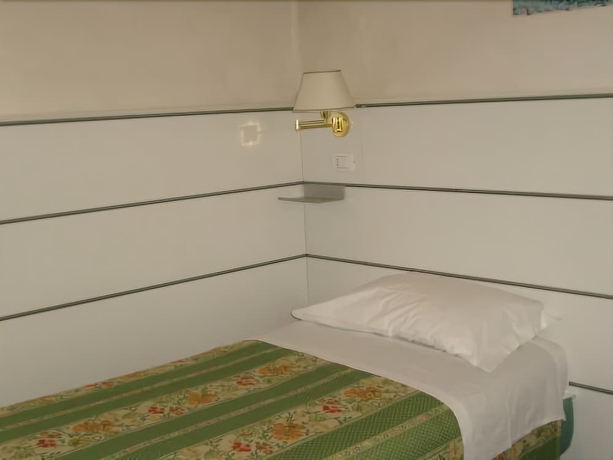 Imagen de la habitación del Hotel Post, Bergamo. Foto 10