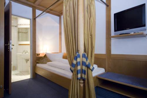 Imagen de la habitación del Hotel Post, Burghausen. Foto 13